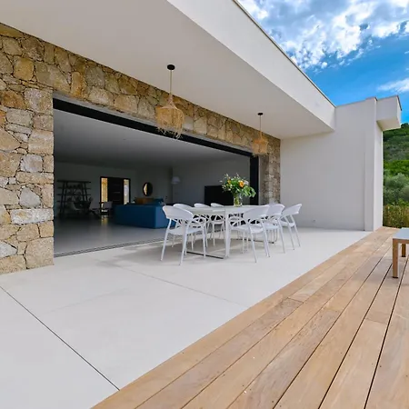 Villa Vedra *